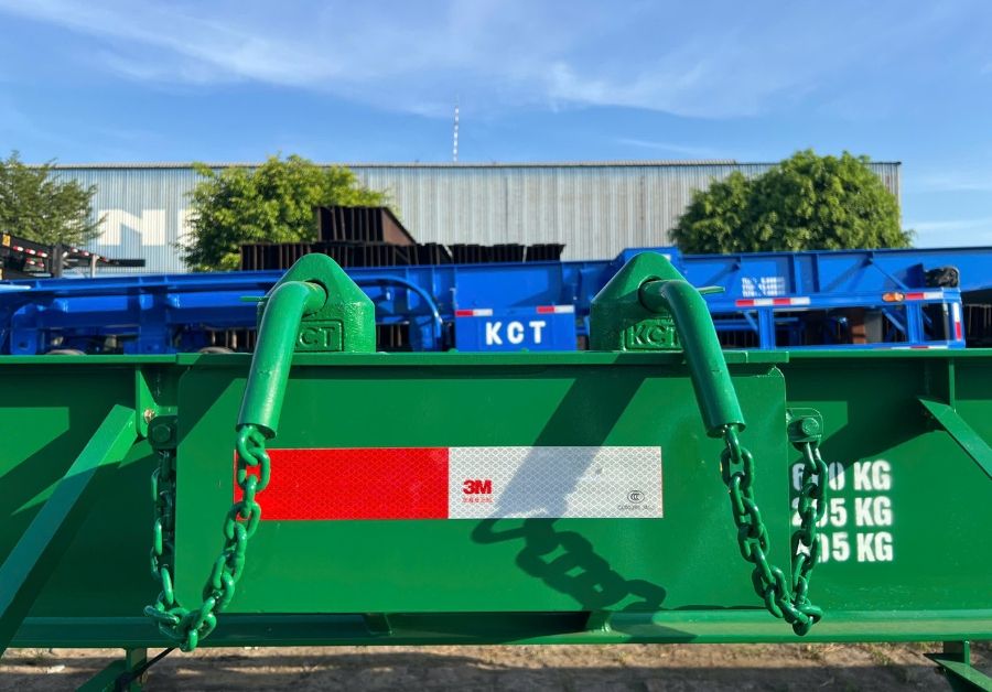 CÁCH SỬ DỤNG KHÓA GÙ CONTAINER AN TOÀN, TRÁNH RƠI LẬT THÙNG: KỸ THUẬT KHÓA TWIST-LOCK CHO MOÓC XƯƠNG