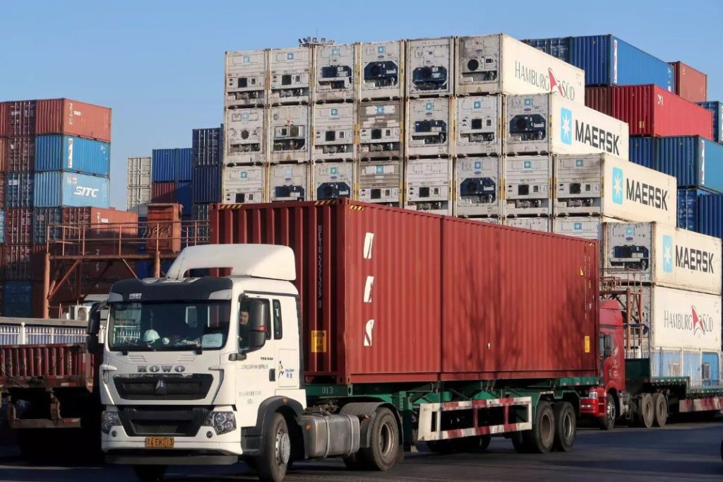 Giải pháp chọn lốp xe moóc chạy cảng biển chống chém đá, nổ lốp