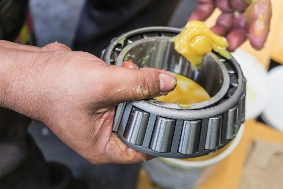 Quy trình bảo dưỡng ổ bi moóc và bơm mỡ định kỳ chuẩn nhà sản xuất