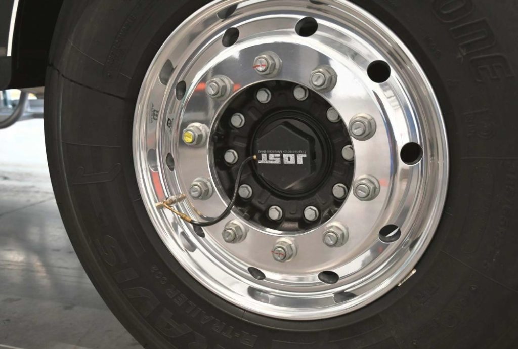 Ứng dụng công nghệ cảm biến áp suất lốp TPMS tích hợp trên xe moóc