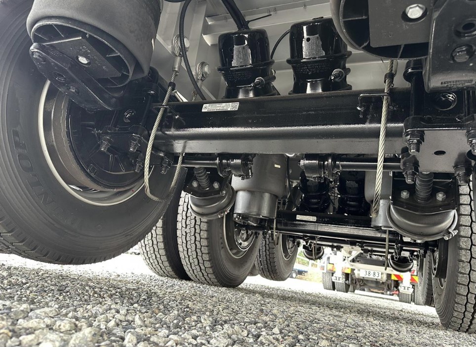 Thanh cân bằng treo moóc: Vai trò của thanh cân bằng (Panhard Rod) trong hệ thống treo moóc