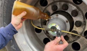 BẢO DƯỠNG Ổ BI TRỤC MOÓC: TÁC HẠI CỦA VIỆC DÙNG SAI MỠ BÔI TRƠN ĐỐI VỚI Ổ BI VÒNG QUAY TRỤC BÁNH XE MOÓC